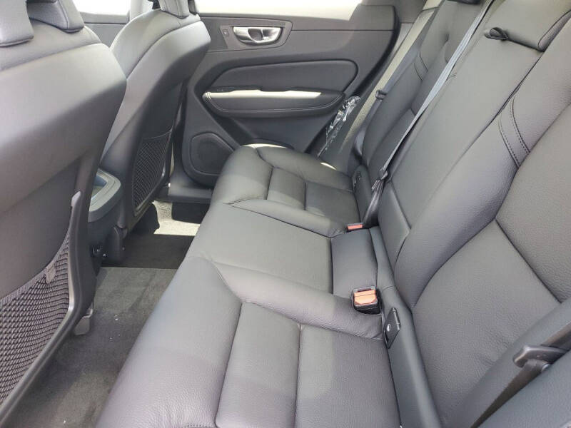 2024 Volvo XC60 B5 Plus Dark Theme