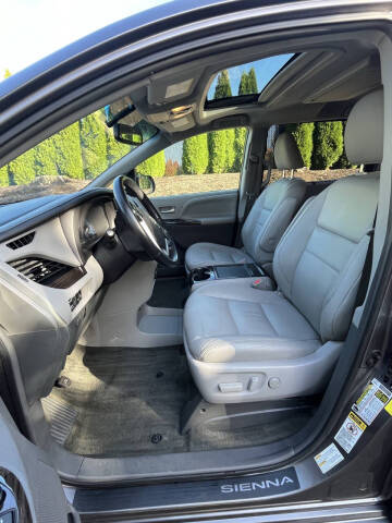 2017 Toyota Sienna XLE Premium 7-Passenger