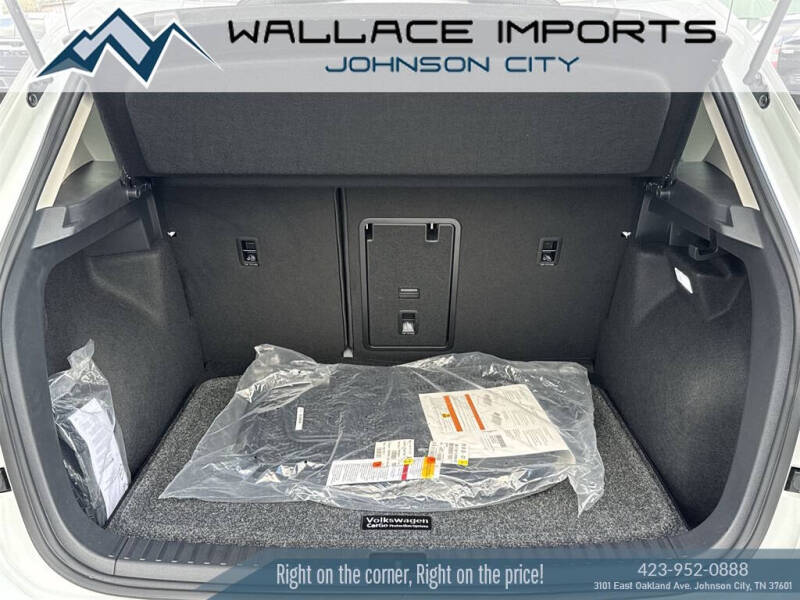 2025 Volkswagen Taos SE 4Motion