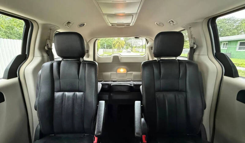 2016 Chrysler Town and Country Touring