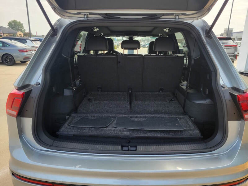 2023 Volkswagen Tiguan SE R-Line Black