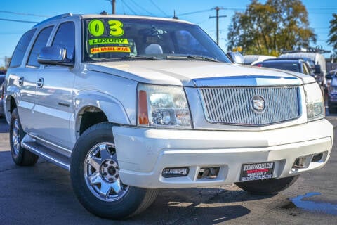 2003 Cadillac Escalade for sale at Nissi Auto Sales in Waukegan IL