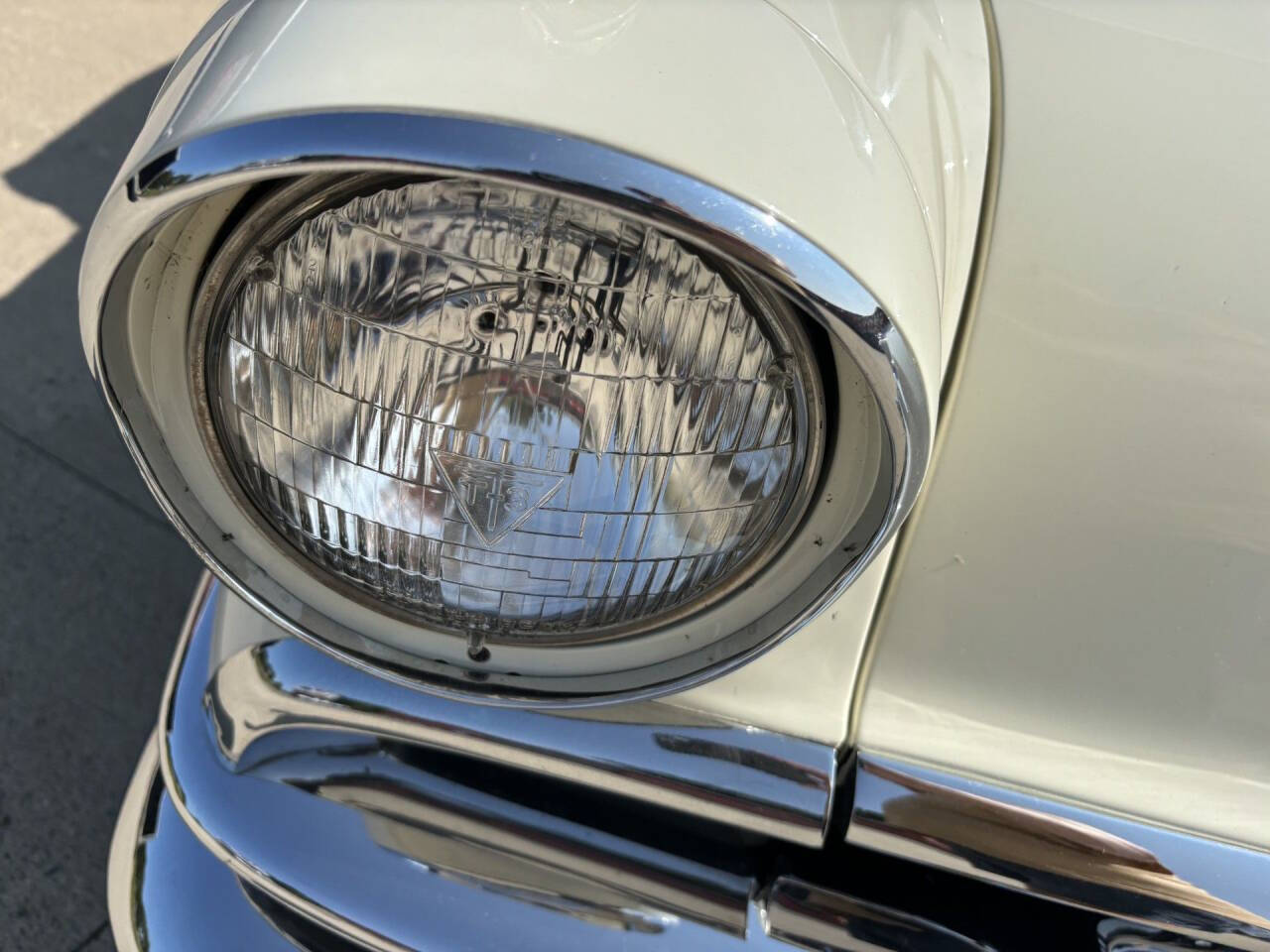 1957 Pontiac Bonneville 18