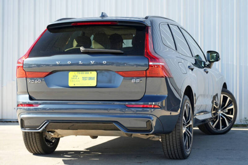 2023 Volvo XC60 B5 Plus Dark Theme
