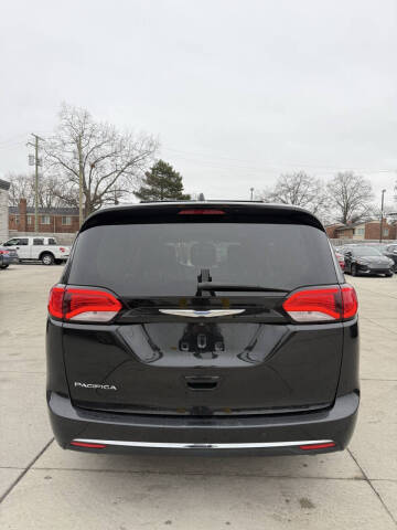 2017 Chrysler Pacifica Touring-L