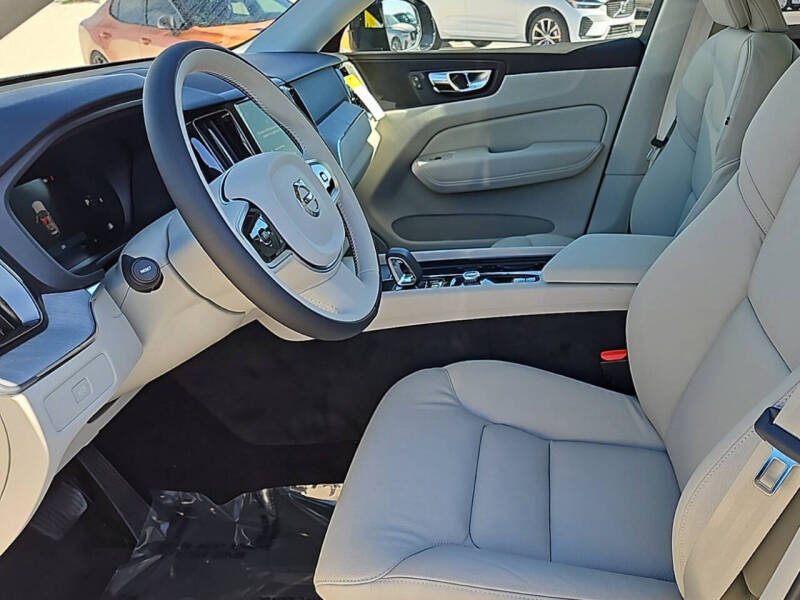 2025 Volvo XC60 B5 Plus Dark Theme