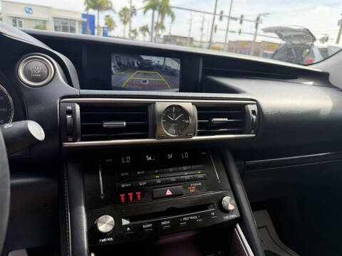 2017 Lexus IS 200t
