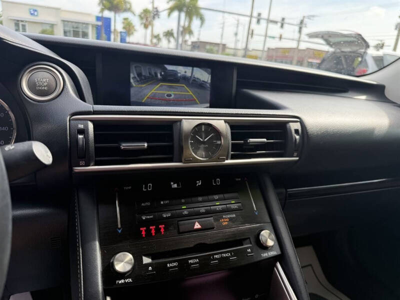 2017 Lexus IS 200t