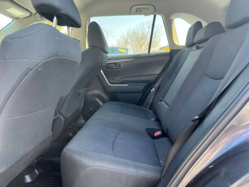 2022 Toyota RAV4 LE