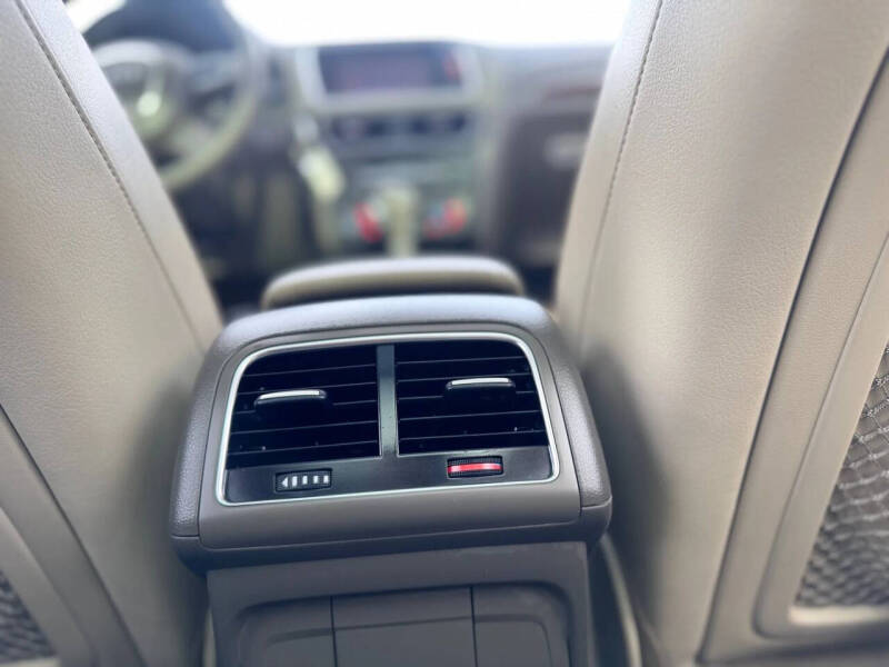 2012 Audi Q5 3.2 quattro Premium Plus