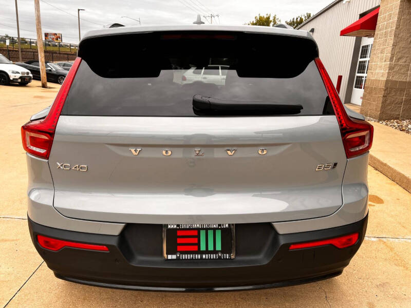 2025 Volvo XC40 B5 Plus Dark Theme