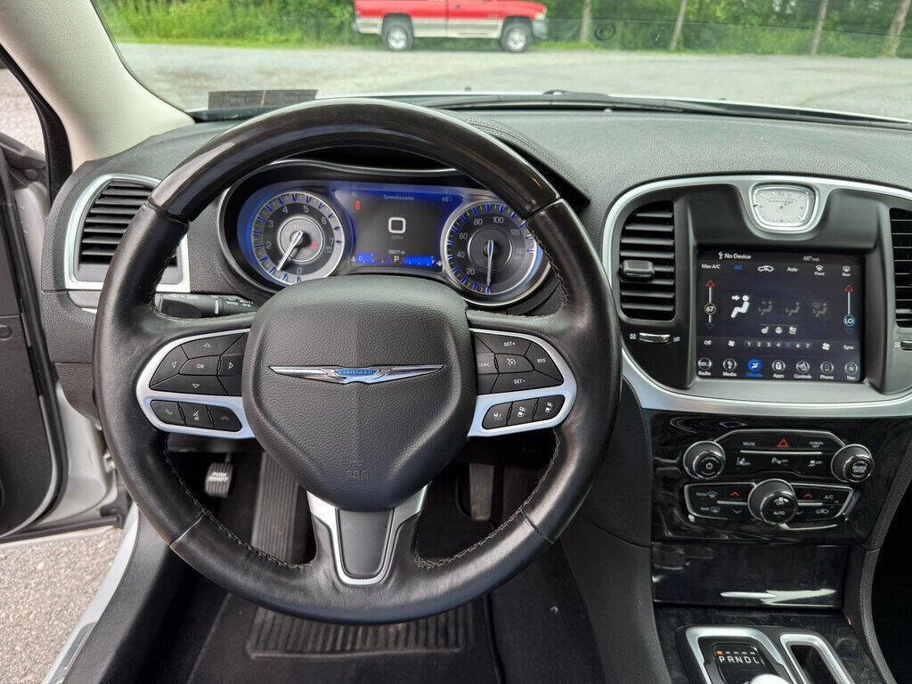 2019 Chrysler 300 24