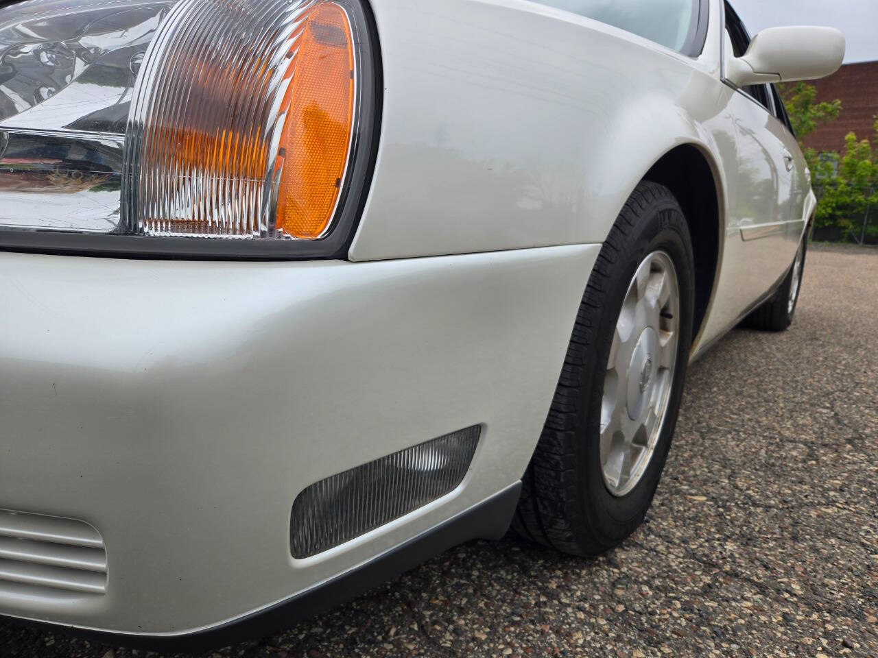 2002 Cadillac DeVille 38