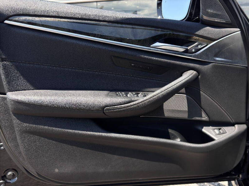 2022 BMW 5 Series 530i