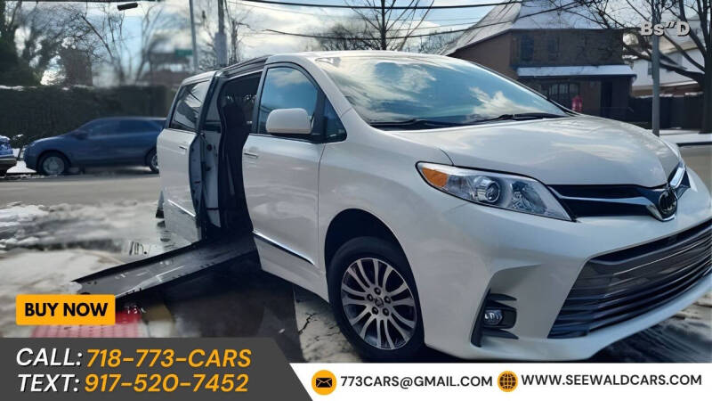 2020 Toyota Sienna XLE Premium's photo