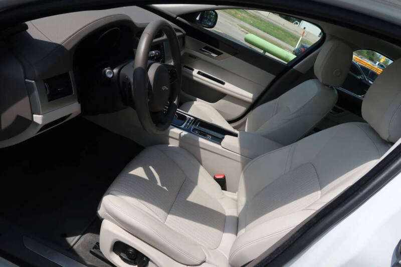 2017 Jaguar XF 35t Prestige