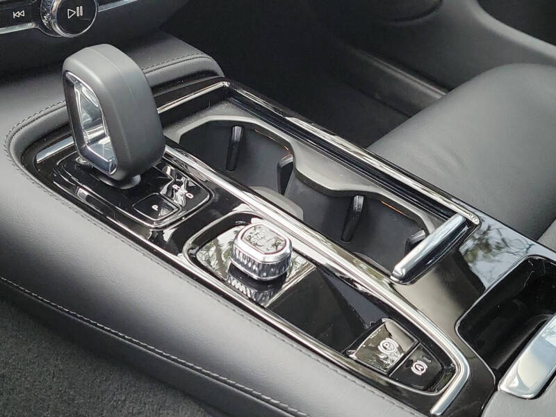 2024 Volvo S60 Recharge T8 Plus Dark Theme