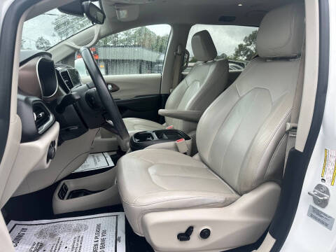 2017 Chrysler Pacifica Touring-L