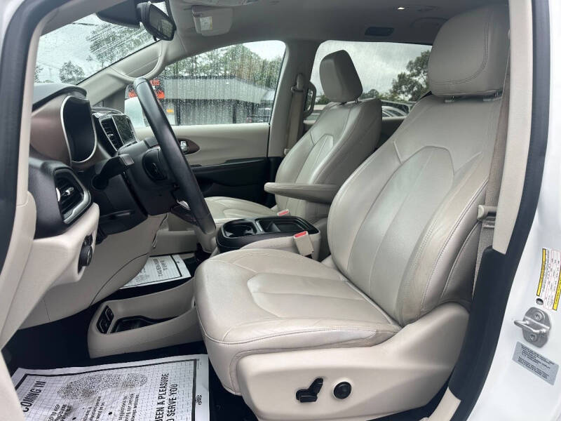 2017 Chrysler Pacifica Touring-L