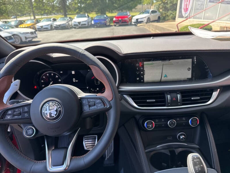 2025 Alfa Romeo Stelvio Intensa