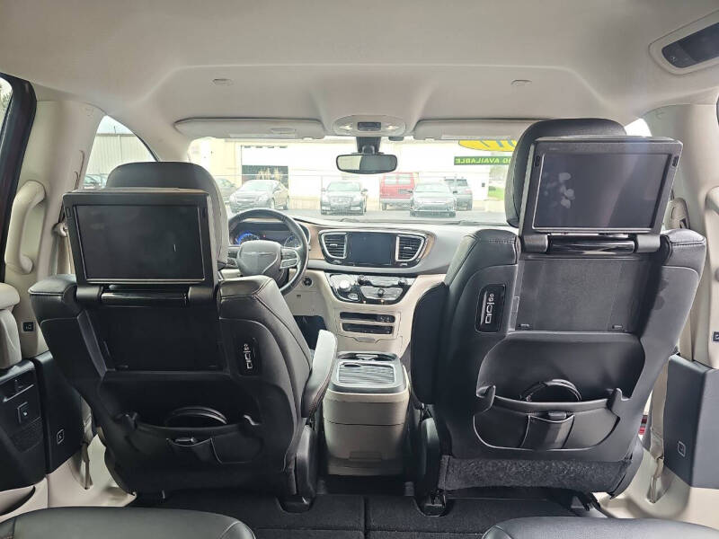 2017 Chrysler Pacifica Touring-L Plus