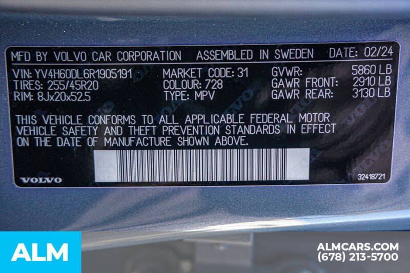 2024 Volvo XC60 Recharge T8 Plus Dark Theme