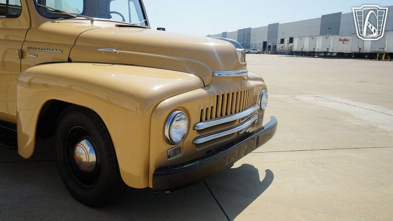 1951 International L 110