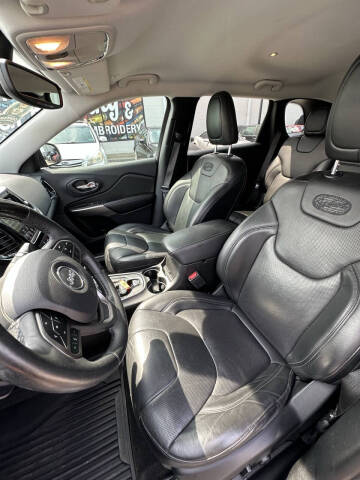 2019 Jeep Cherokee Overland