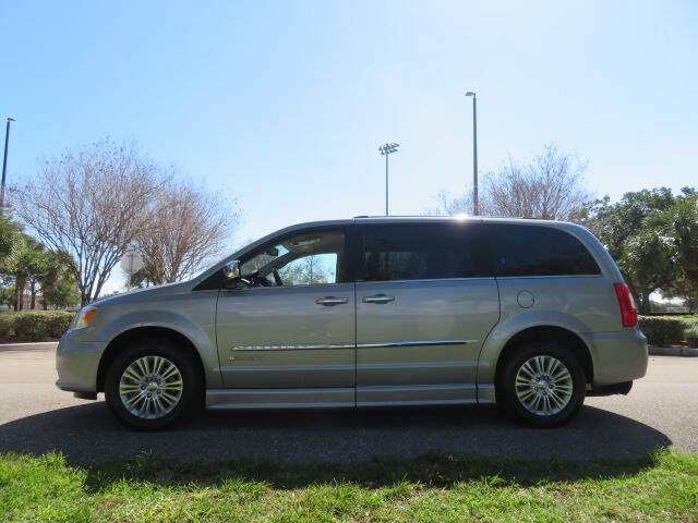 2013 Chrysler Town and Country Limited