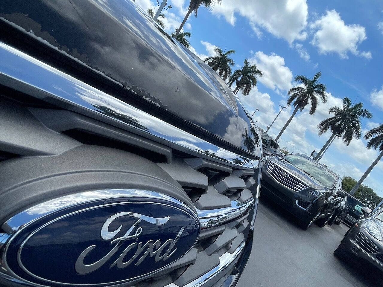 2018 Ford Explorer  - $17,900