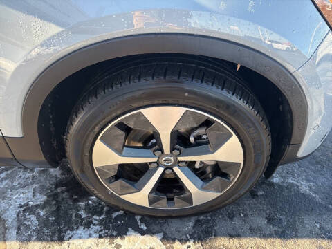 2025 Volvo XC40 B5 Plus Bright Theme