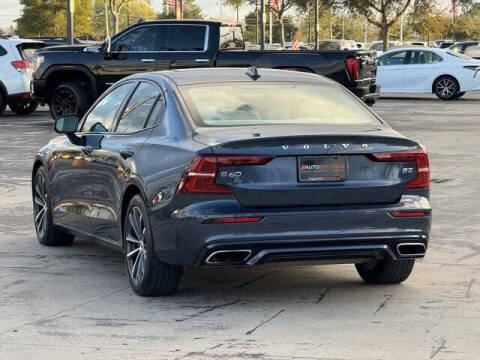 2022 Volvo S60 B5 Momentum