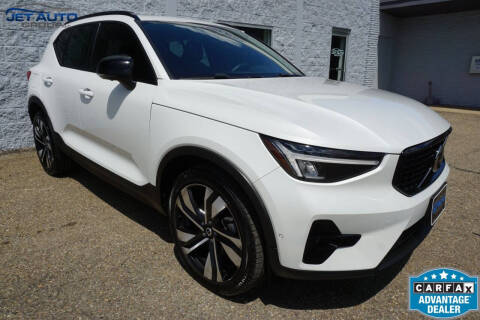 2023 Volvo XC40 B5 Plus Dark Theme