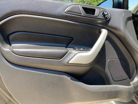 2011 Ford Fiesta SES