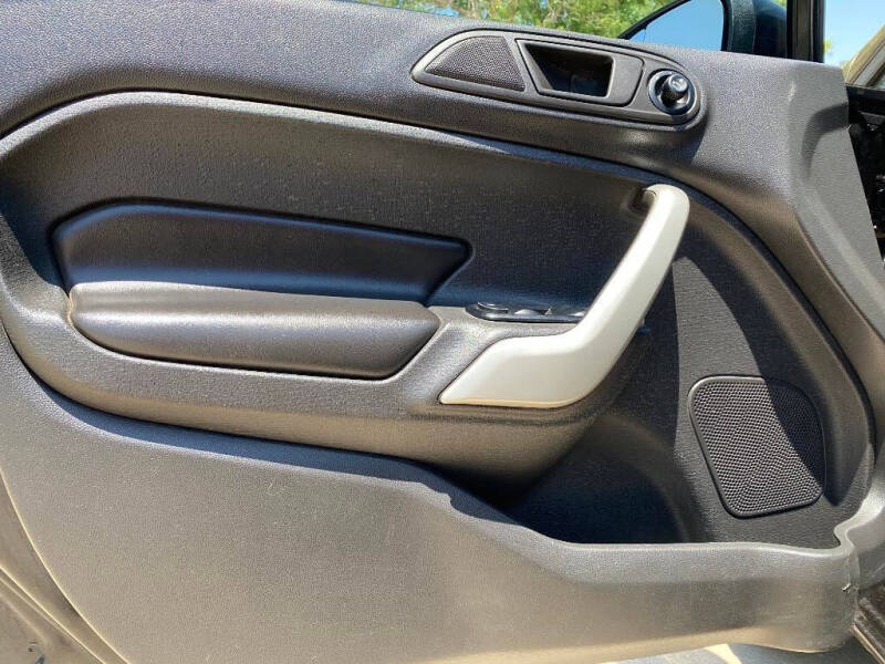 2011 Ford Fiesta SES