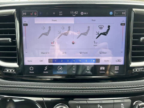 2024 Chrysler Pacifica Plug-In Hybrid Select