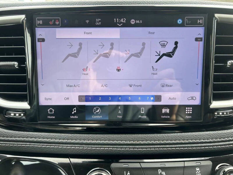 2024 Chrysler Pacifica Plug-In Hybrid Select
