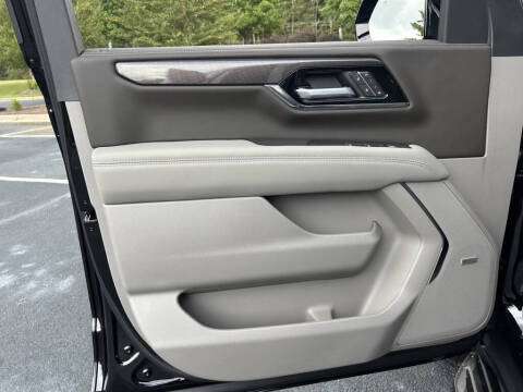 2025 GMC Yukon Elevation