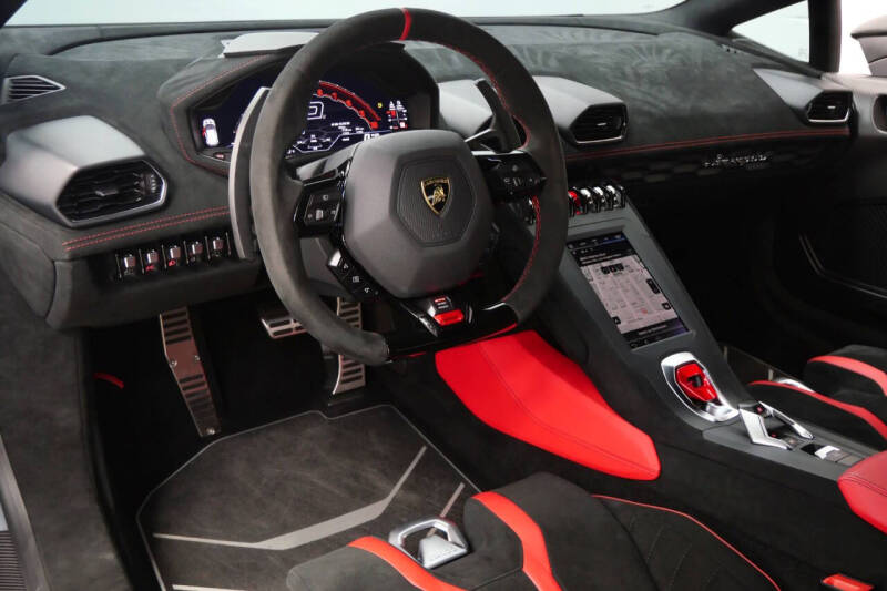 2022 Lamborghini Huracan STO