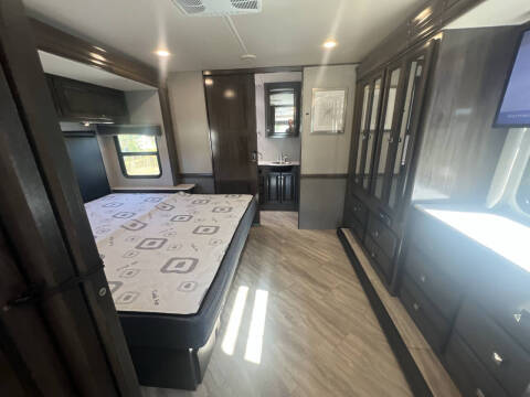 2020 Holiday Rambler Invicta