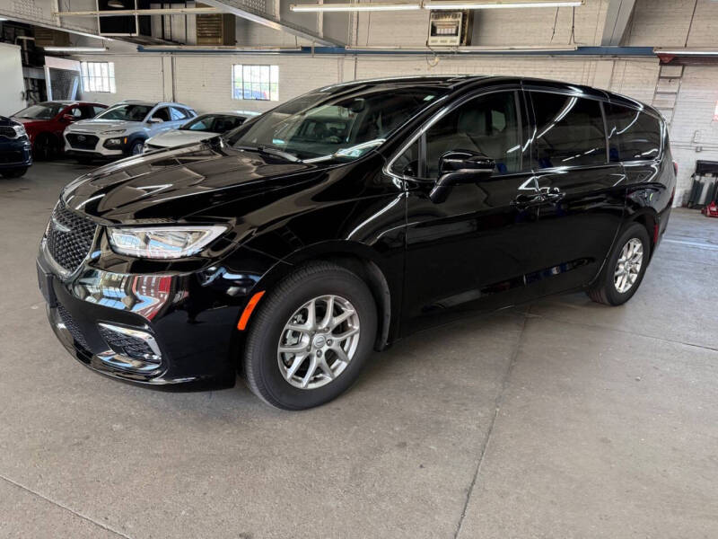 2025 Chrysler Pacifica Select