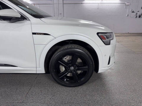2019 Audi e-tron quattro Premium Plus