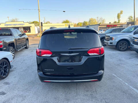 2017 Chrysler Pacifica Touring Plus
