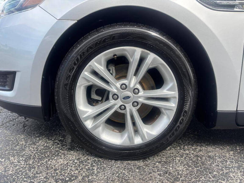 2018 Ford Taurus SE