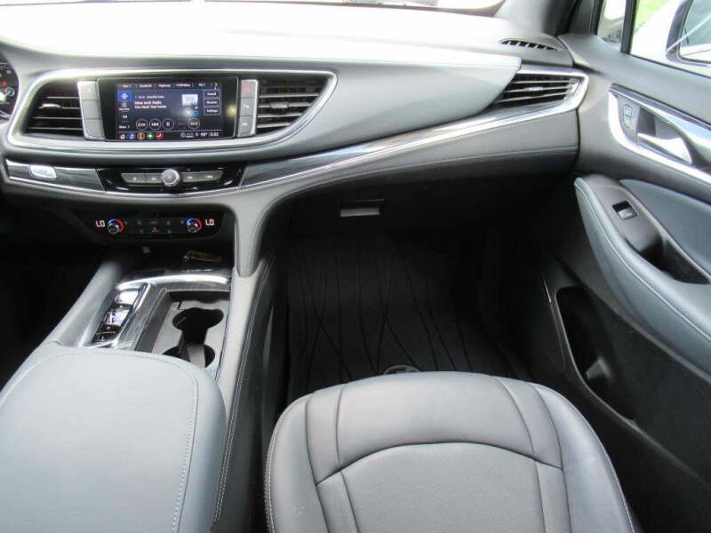 2022 Buick Enclave Essence