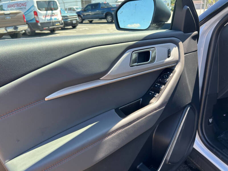 2025 Ford Explorer Active