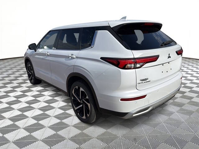 2023 Mitsubishi Outlander SE