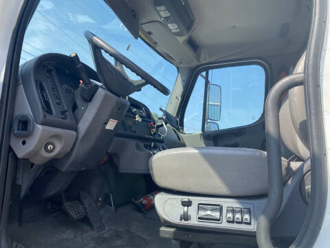 2006 Freightliner M2 106