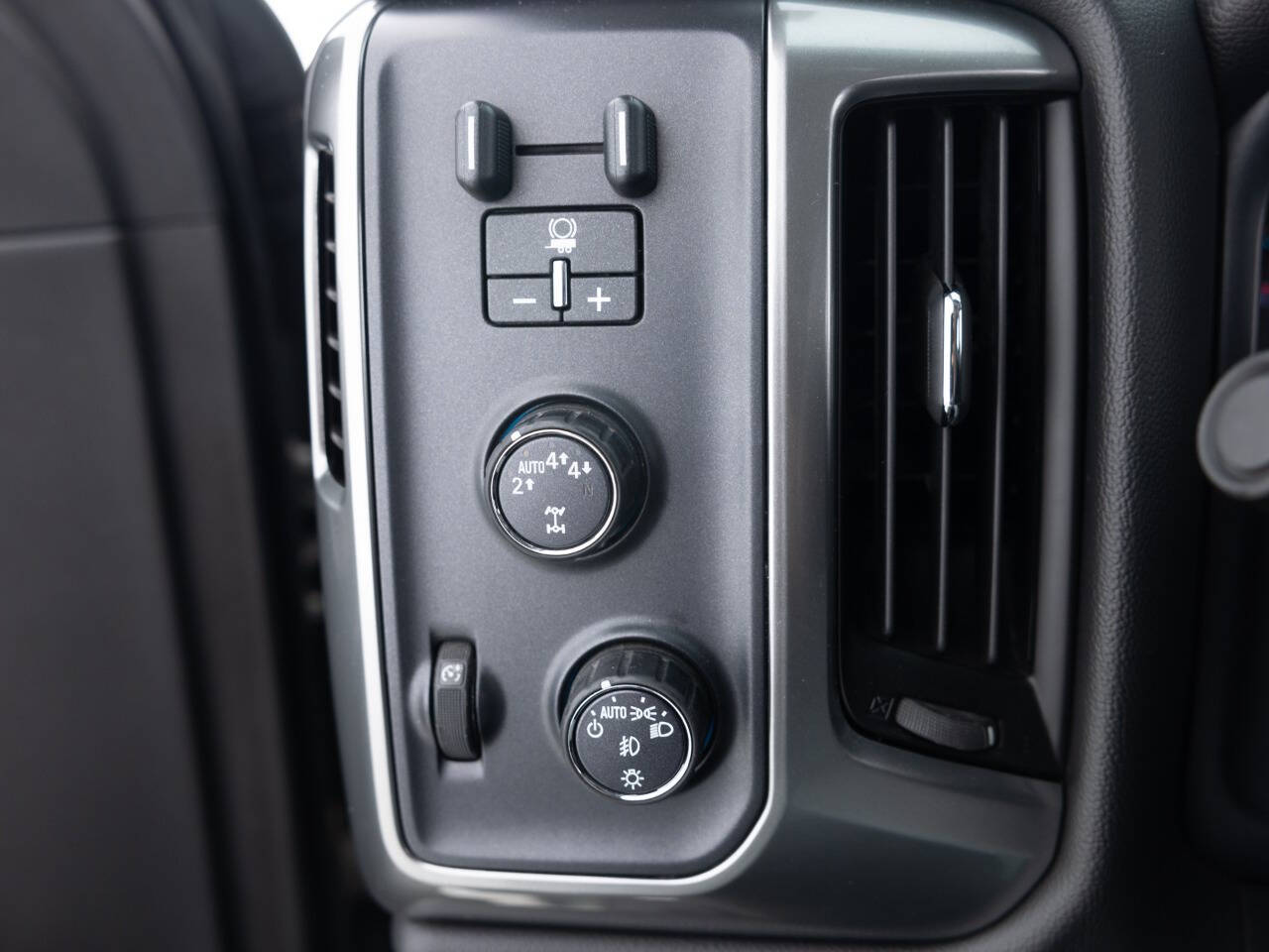 Used Car 2017 Chevrolet Silverado 1500  Lt Z71 4x4 4dr Crew Cab 5.8 Ft. Sb For Sale Under $30,000 In Coal City, Illinois