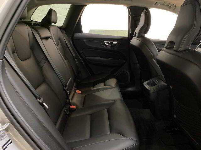2025 Volvo XC60 B5 Core Dark Theme